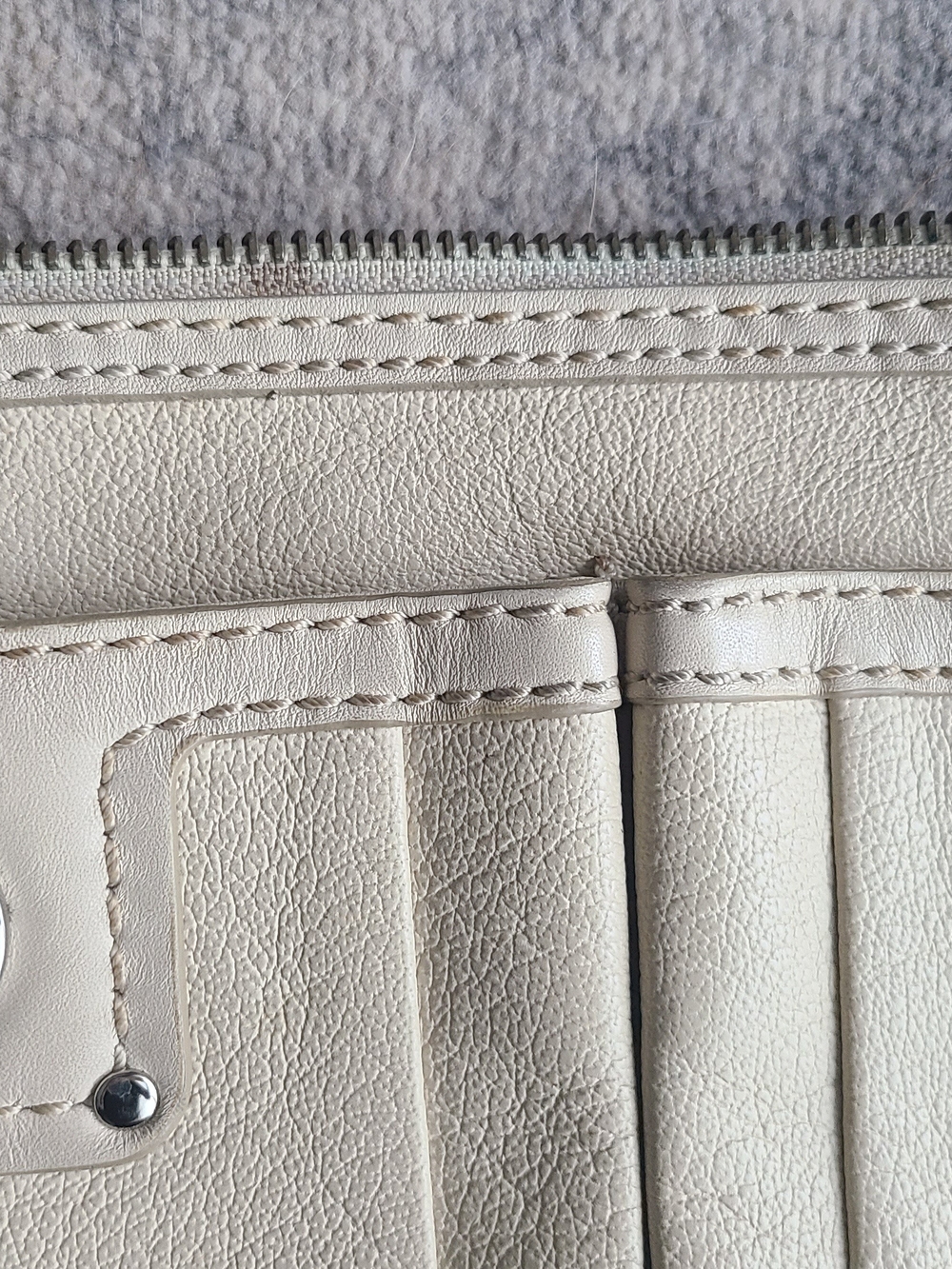 Marc Jacobs Cream Crossbody Bag - Minimal Leather Shoulder Purse - Picture 2 of 8